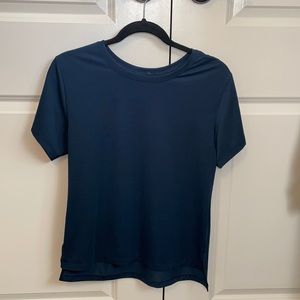 Lululemon size 4 t-shirt